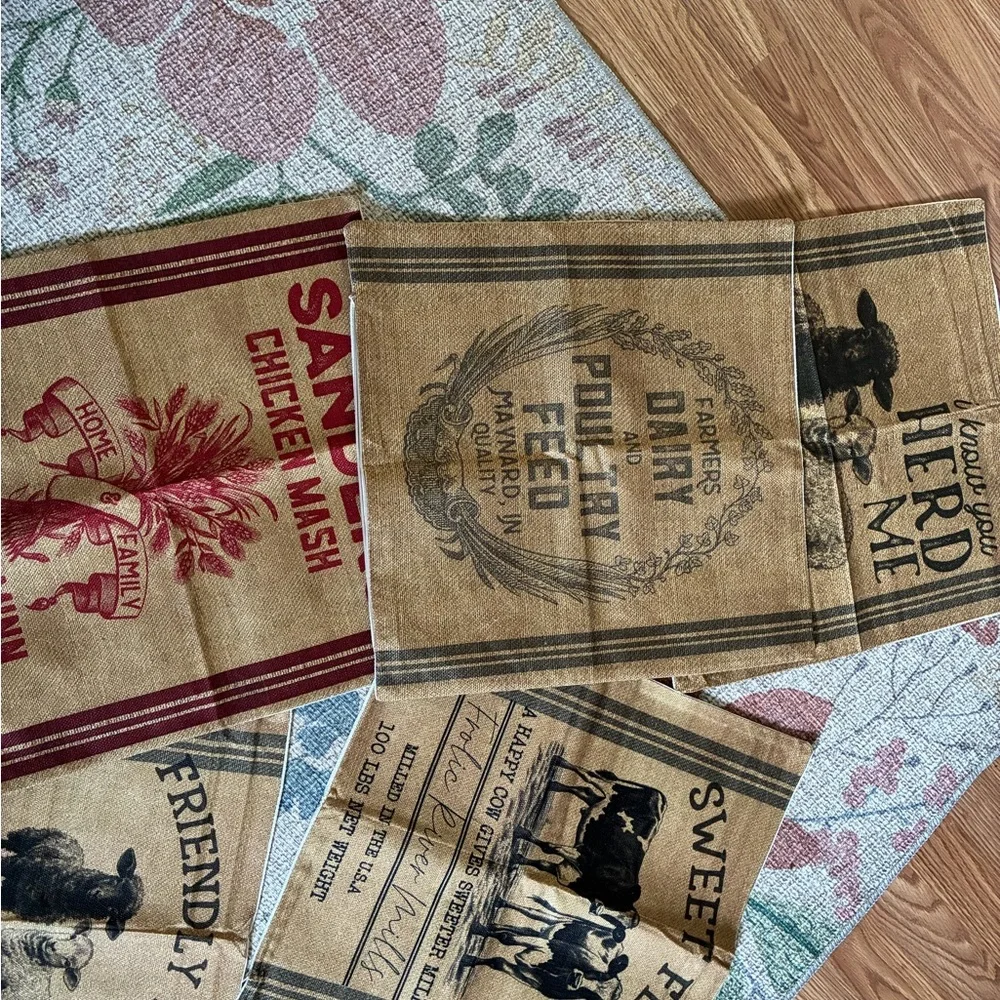 7 Pillow covers 18 x 18“ one has a duplicate and pillow with cover 17“ x 10“